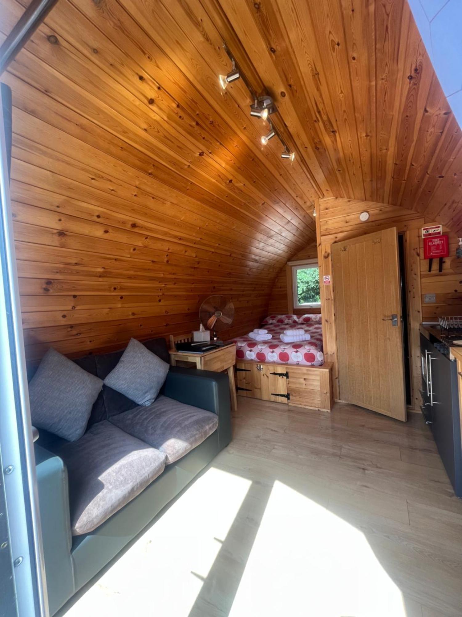 Conifer Cabins Fort William Exterior photo